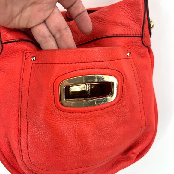 Vintage B Makowsky Coral Red Pebbled Leather Crossbody LARGE gold‎ Turnlock - Picture 4 of 8